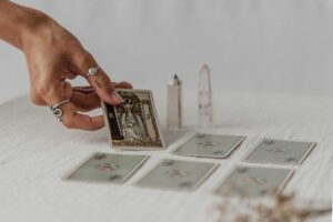 How To Do A Daily Tarot Reading For Your Soul Girl and Her Moon